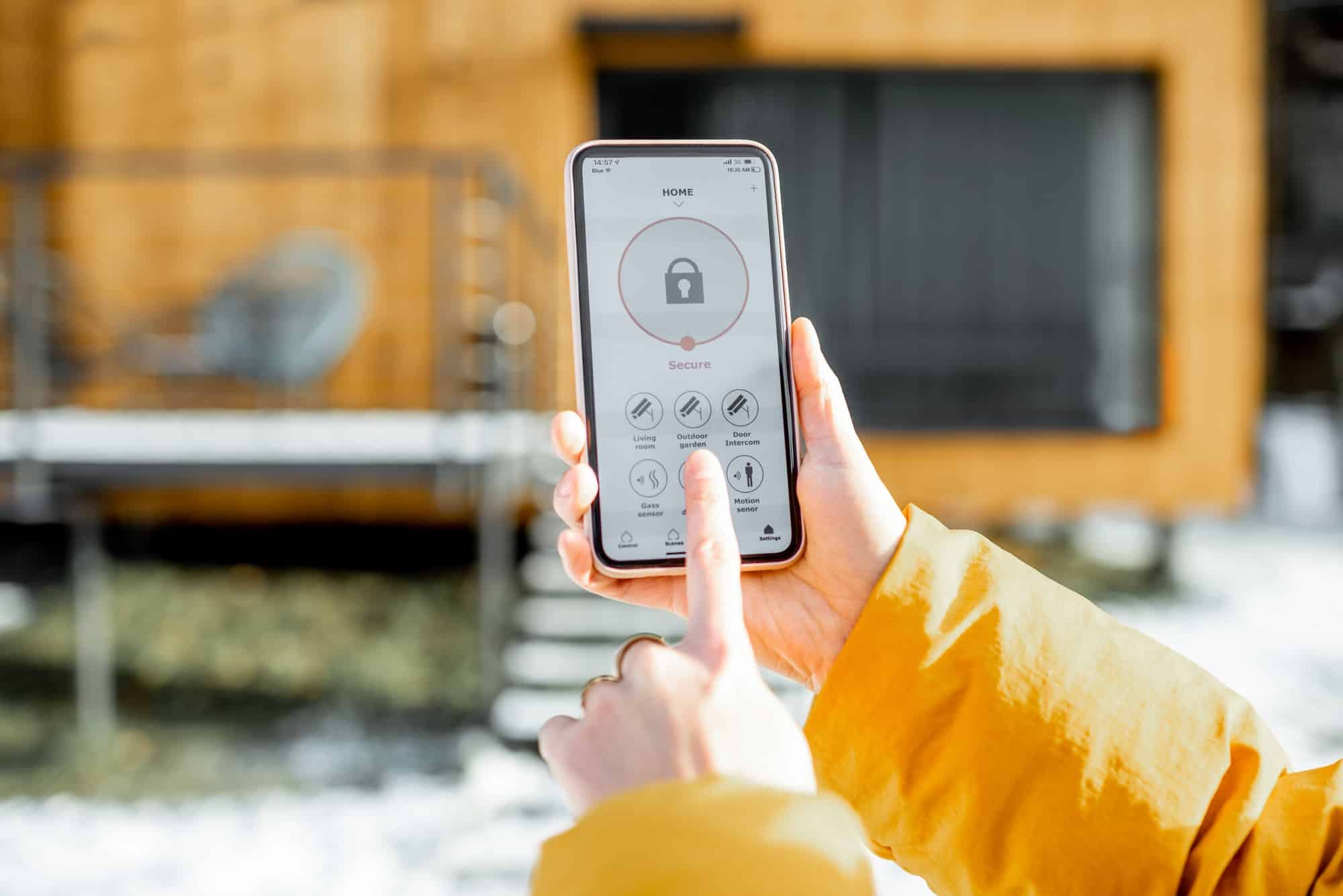 controlling home security from a mobile device 1.jpg