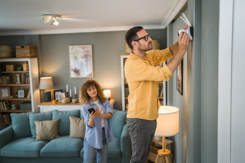 Couple,Adult,Caucasian,Man,And,Woman,At,Home,Connecting,Setup